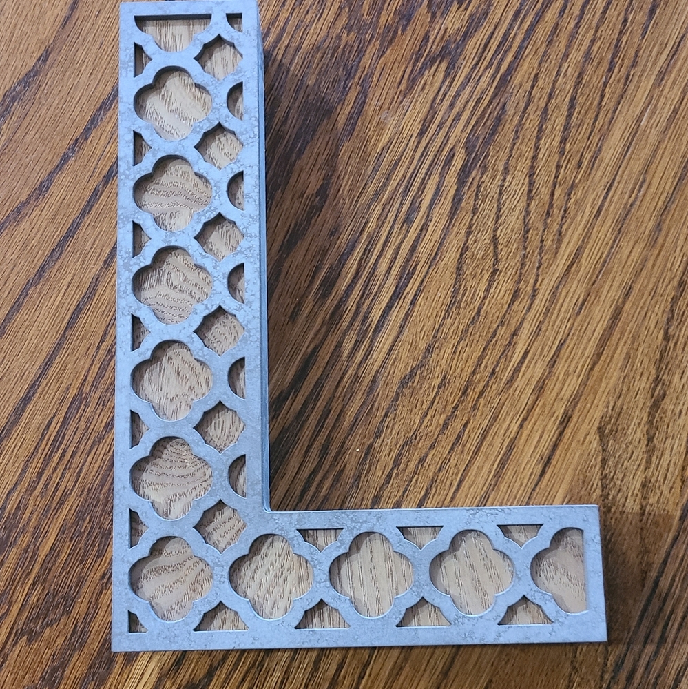 Wooden letter "L" 8 x 5 x 1 " Gray/Natural